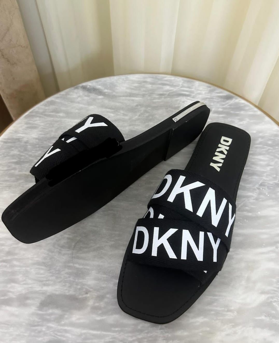 DKNY FLATS