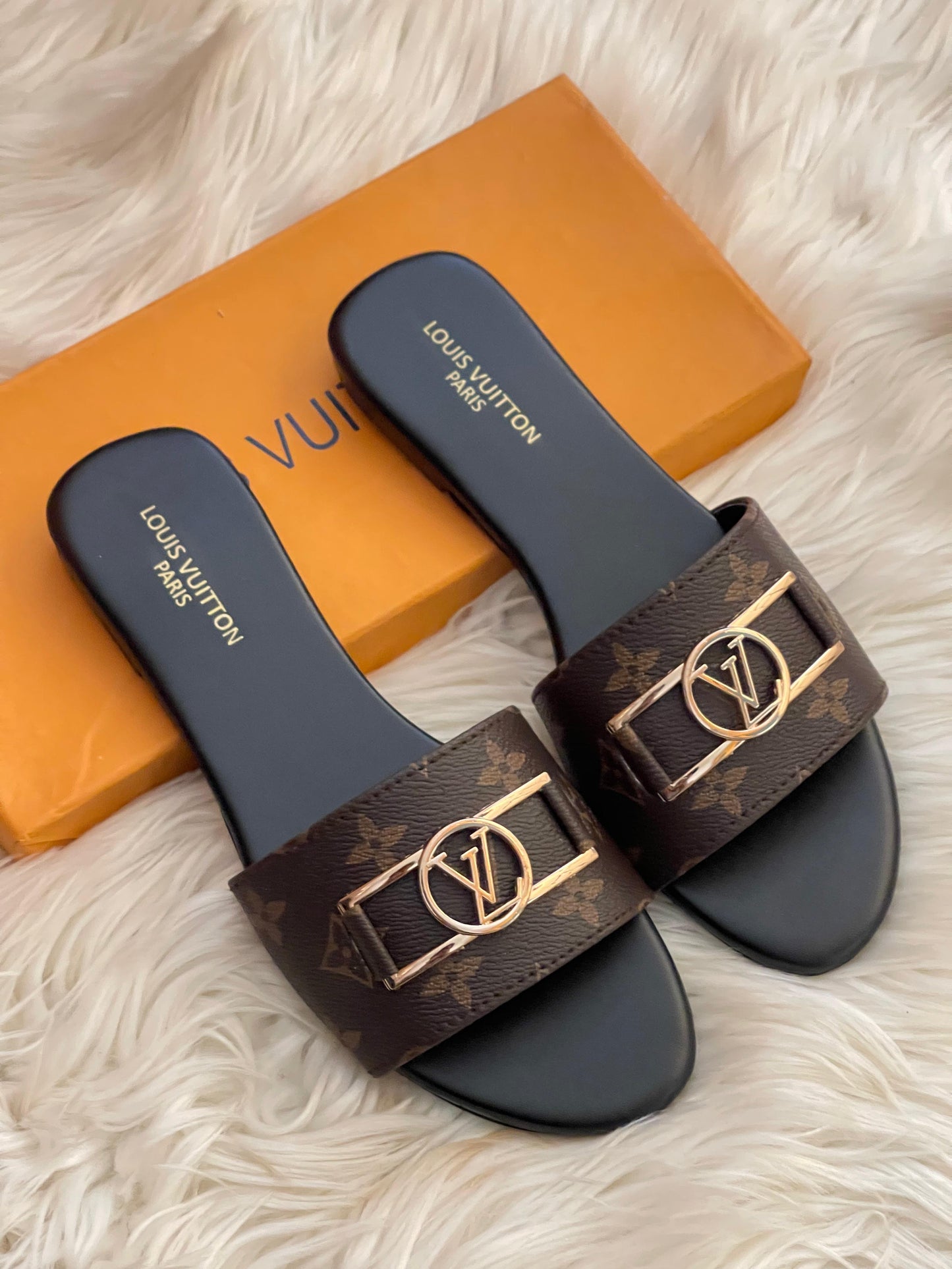 LV FLATS