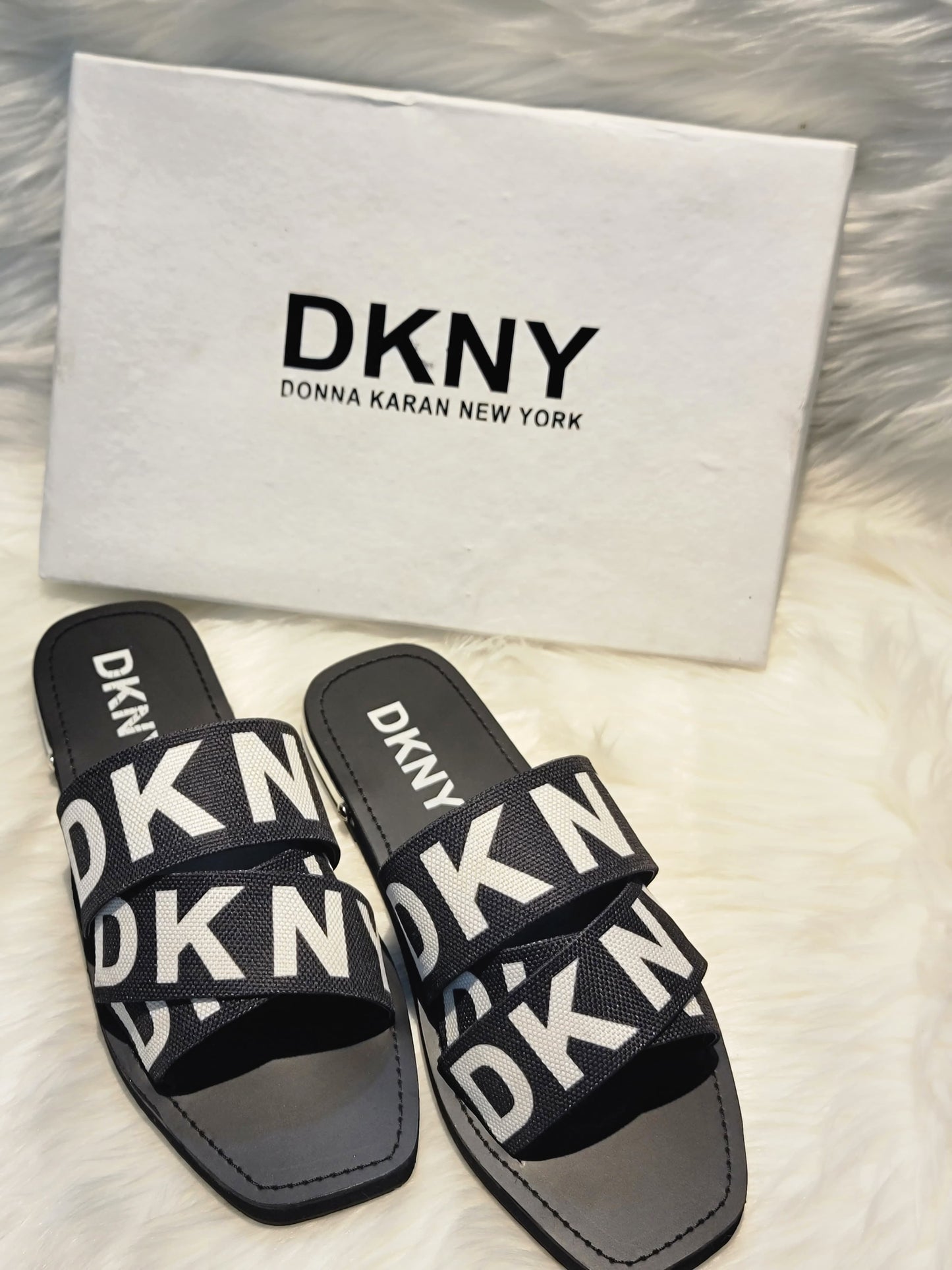 DKNY SLIDES